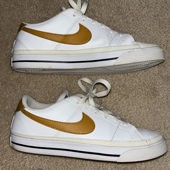 Women’s Nike Court Legacy - Picture 5 of 8